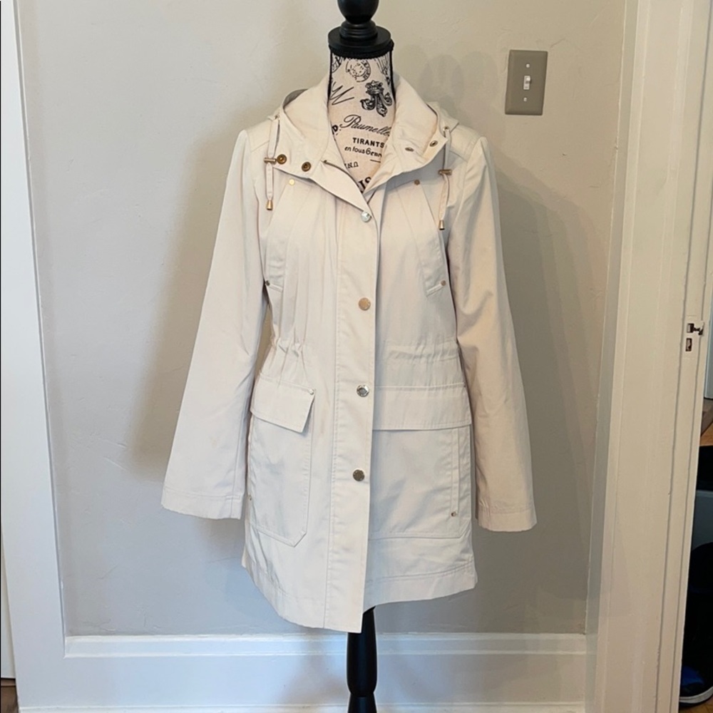EUC London Fog spring cream colored jacket​​​​​​​​​​​​​​​